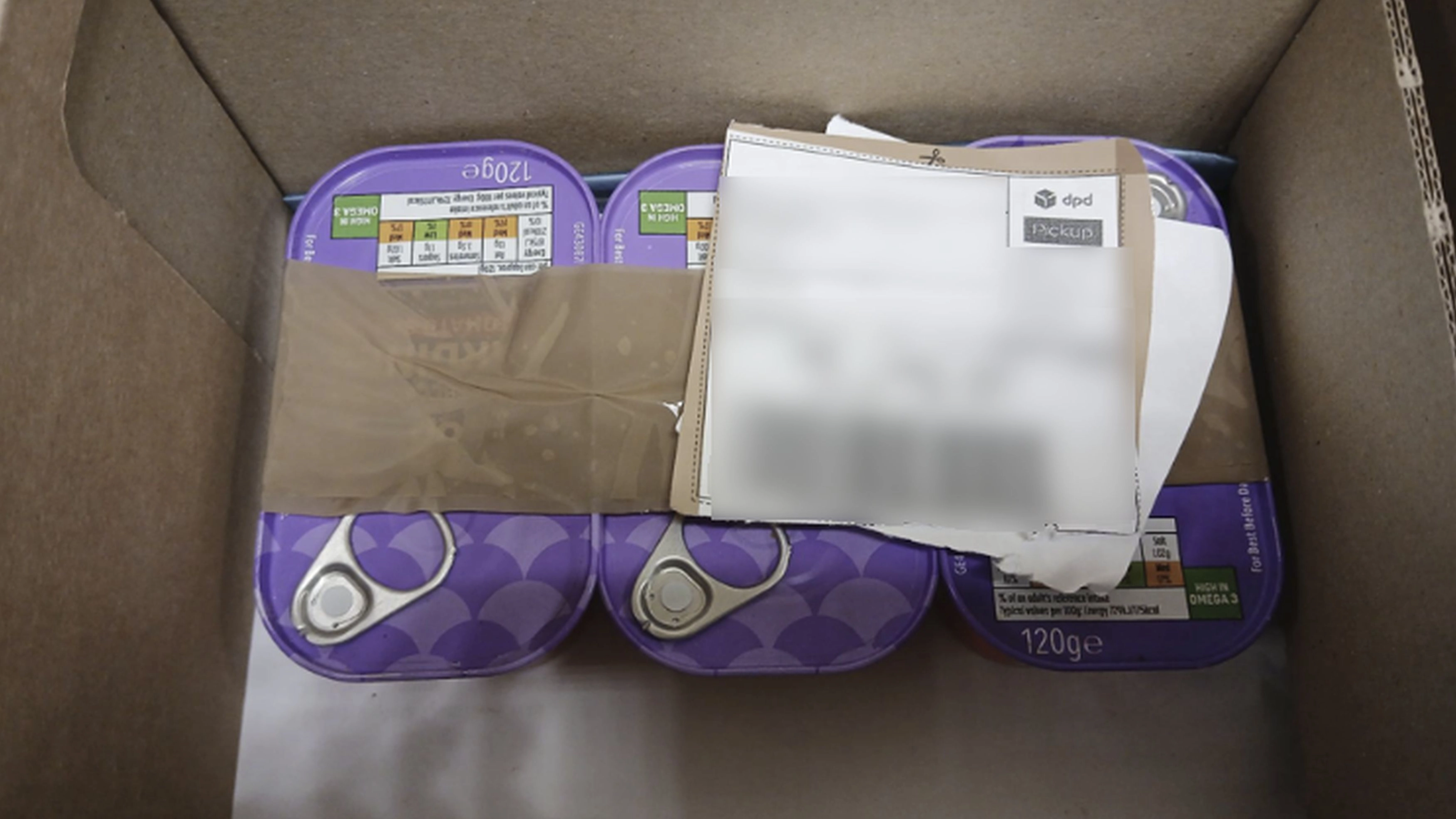 Mum refused refund for £1,500 phone after Samsung claimed she sent three tins of sardines