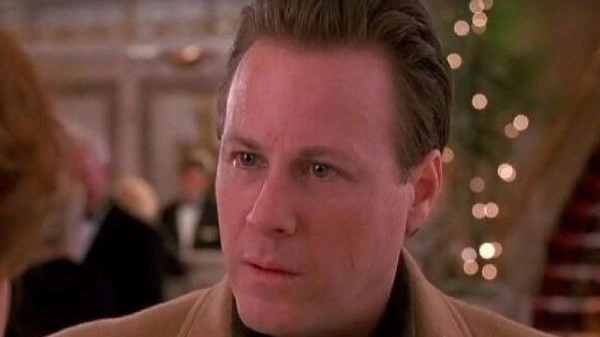 Macaulay Culkin explains what Kevin's dad actually does for a living to answer dark theory