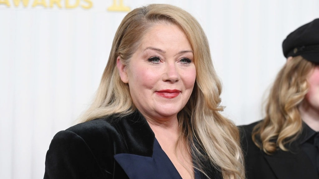 Christina Applegate admits she lied about impact of mastectomy amid cancer diagnosis
