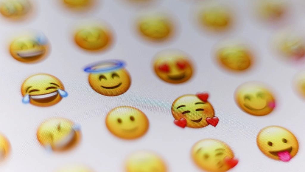 People have just worked out what the message on paper emoji actually says
