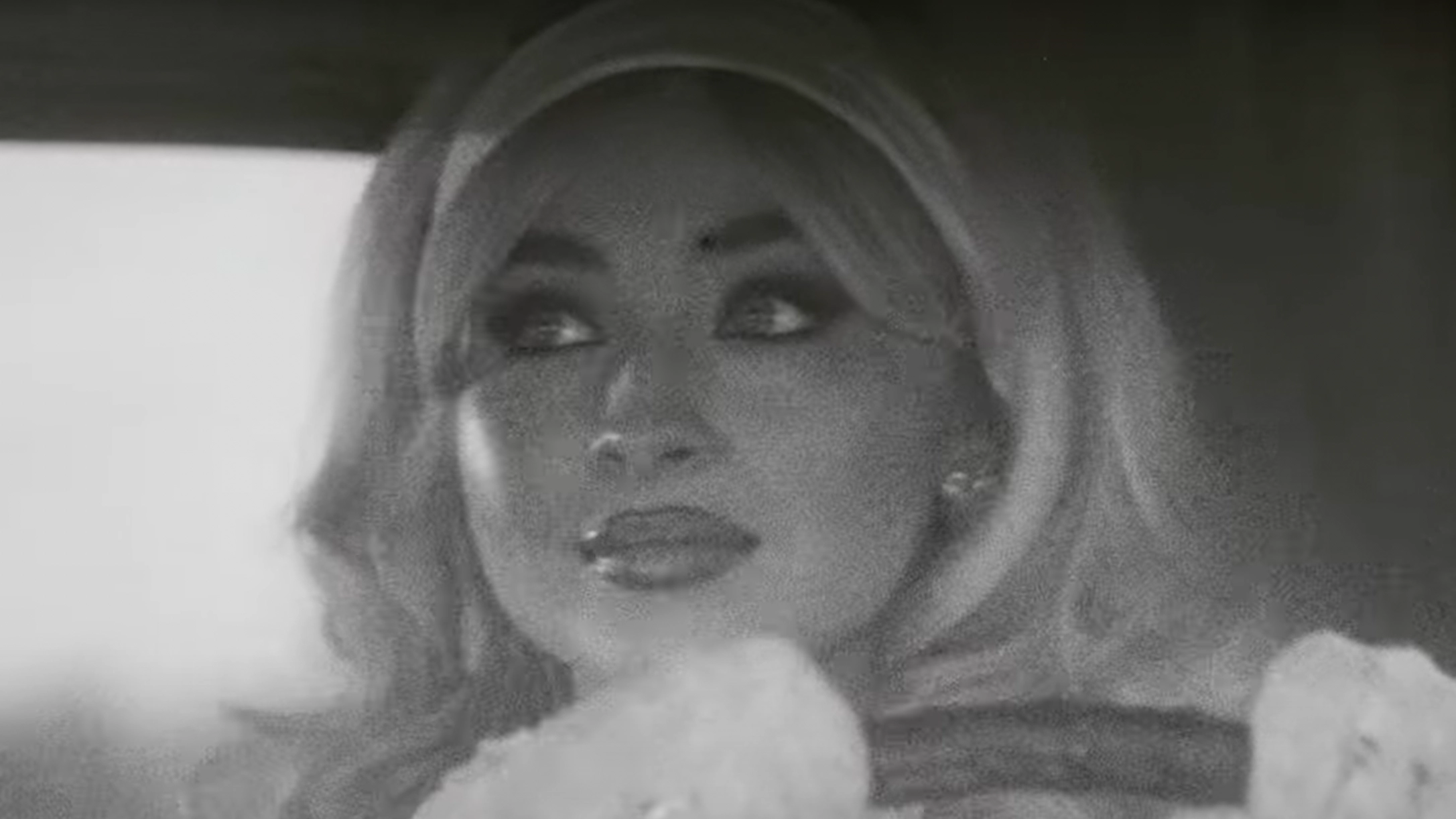 Sabrina Carpenter has fans losing their minds after 'killing' ex Barry Keoghan in new music video