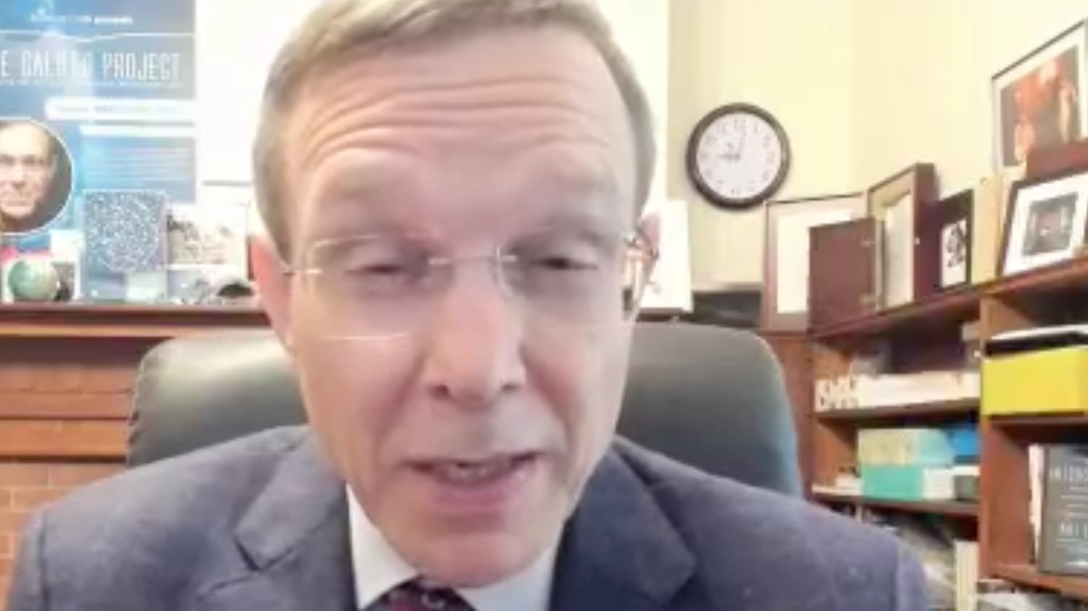 Harvard scientist who warned world about ‘alien threat’ places bet on whether they will visit us