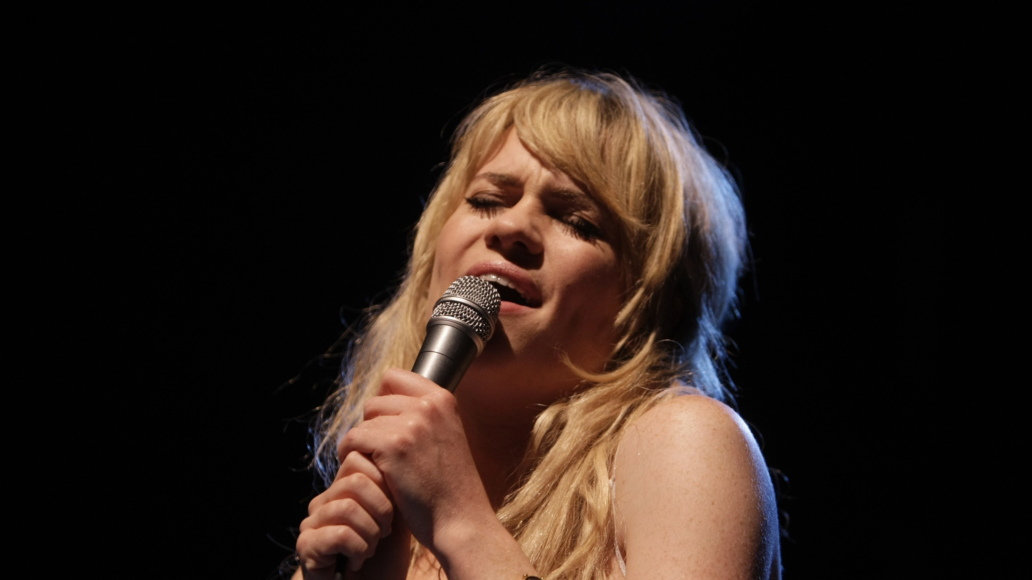 Duffy surprises fans as she's seen for the first time in 10 years in new video