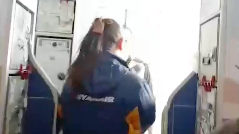 All reasons you can be removed from a plane as couple escorted off by police after ordering Pringles, Coke and water