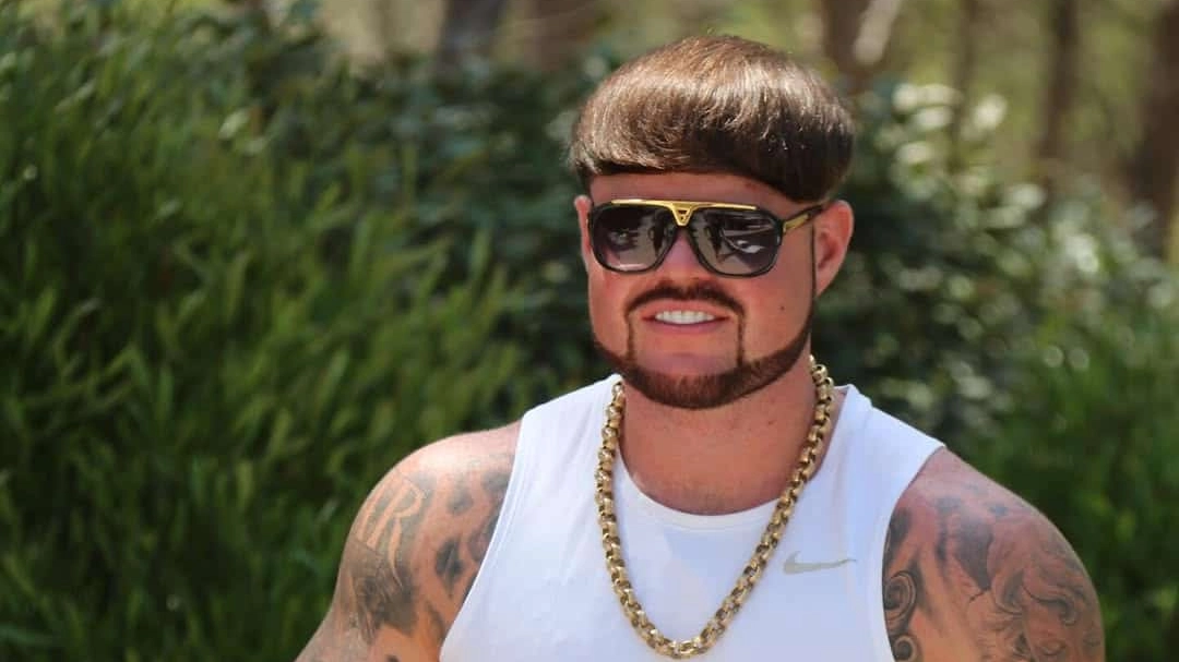 Ibiza final boss unveils insane body transformation ahead of major boxing match