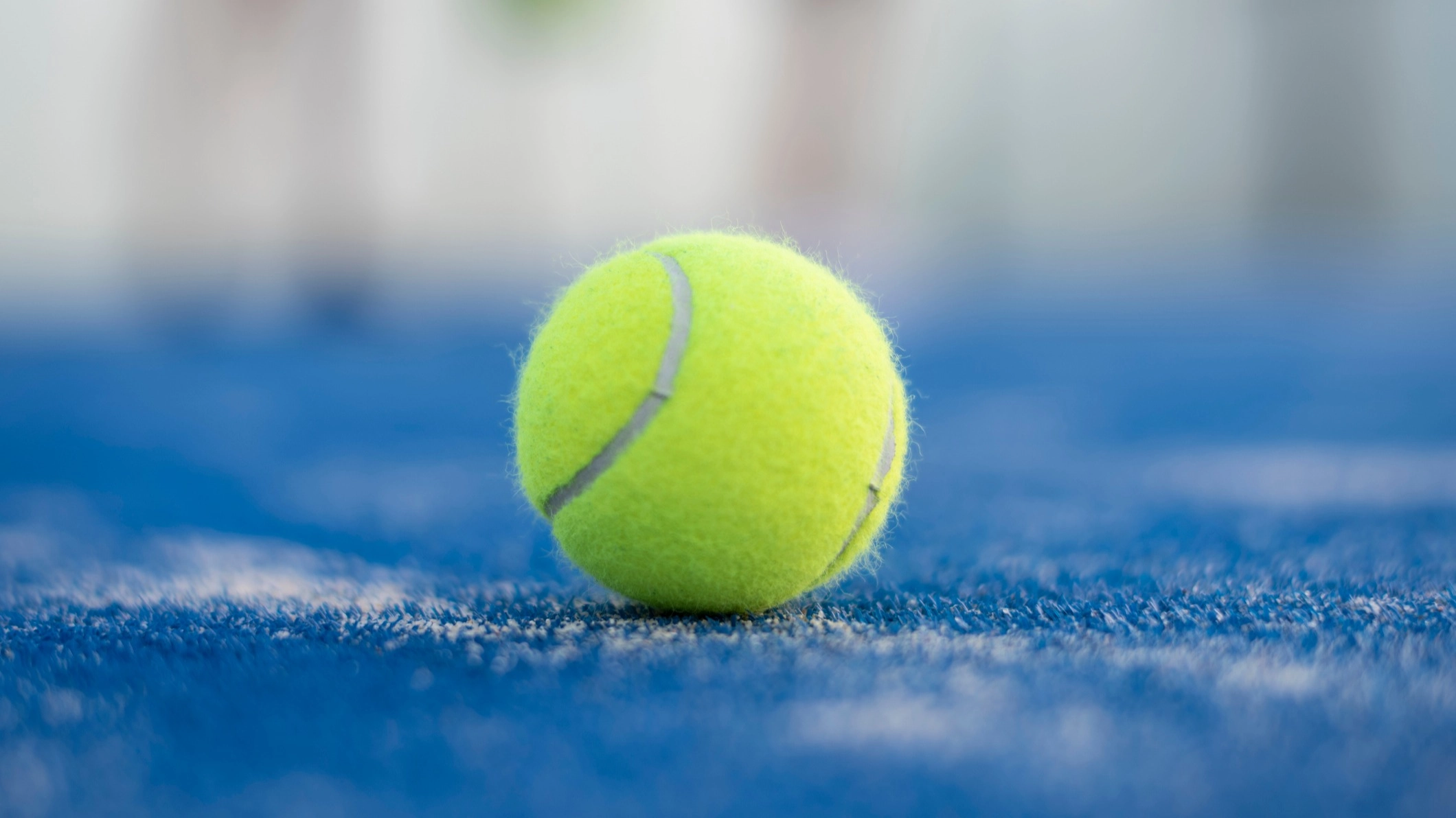 Expert explains why everyone should put a tennis ball in their carry-on
