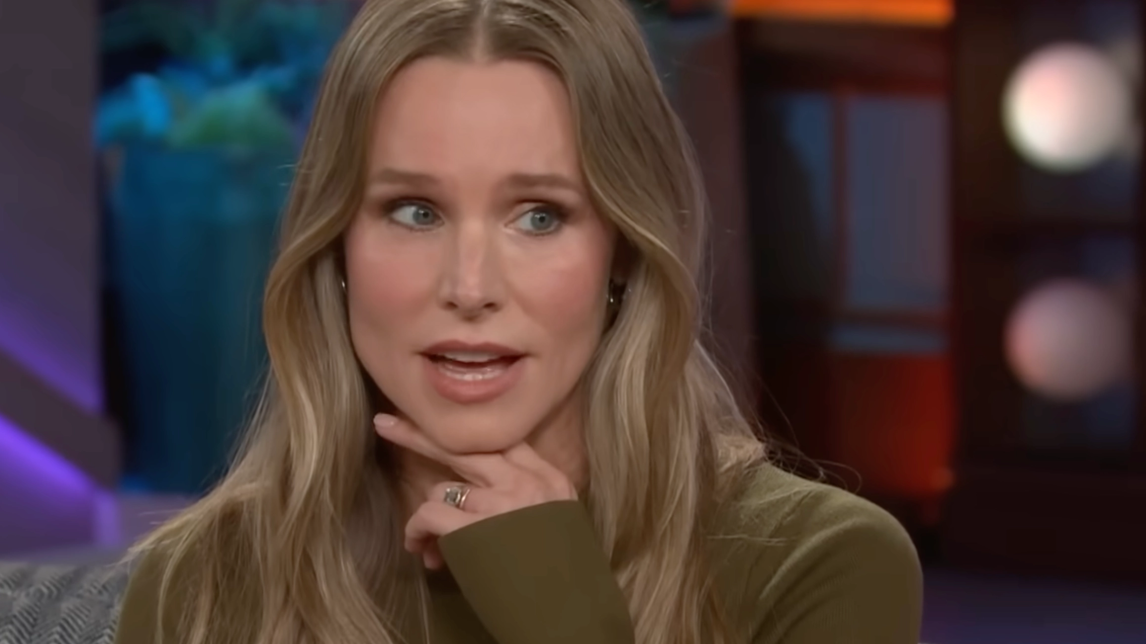 Kelly Clarkson loses it as Kristen Bell says Adam Brody referred to pregnant sex scenes as 'our threesome'