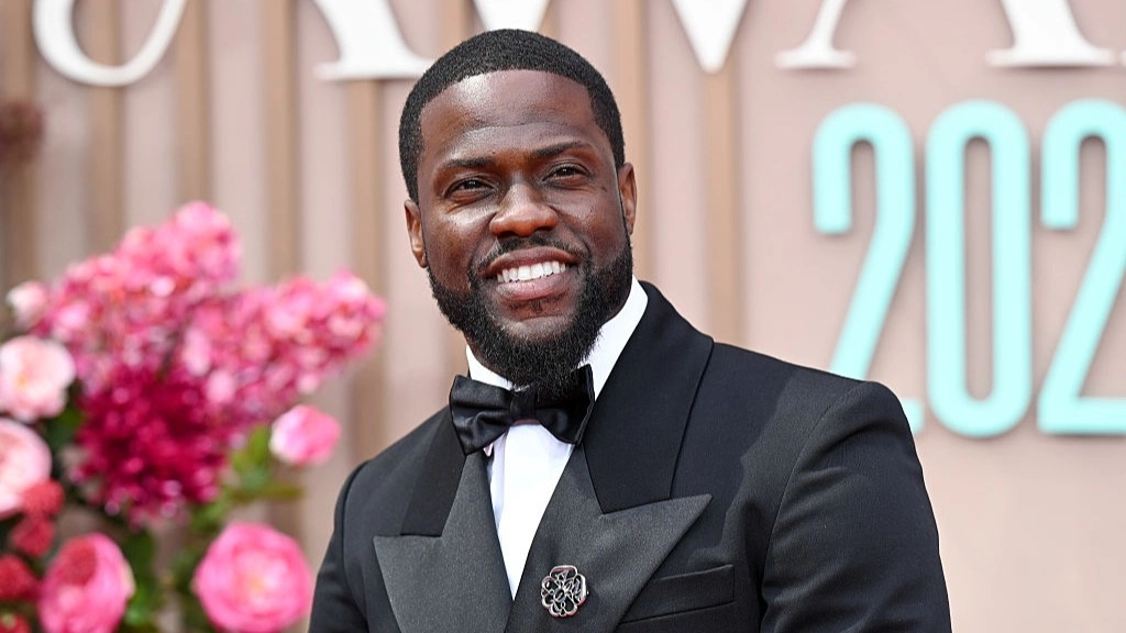 Kevin Hart shuts down 'gay son or th*t daughter' question with incredibly admirable response