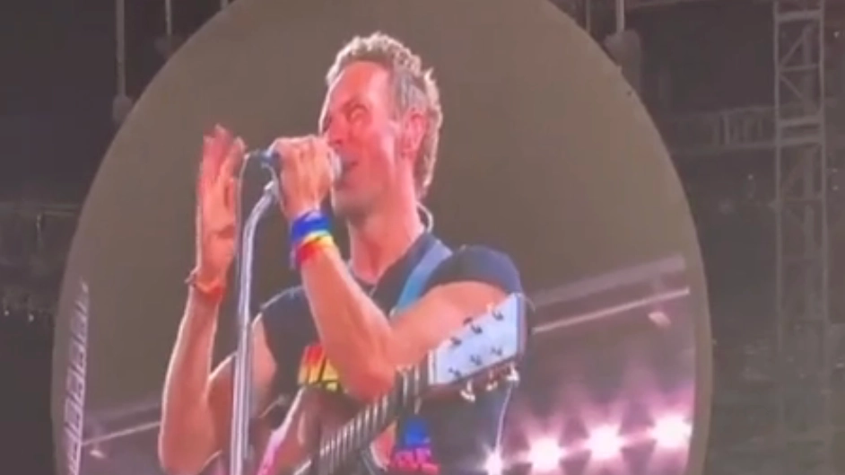 Chris Martin makes brutal comment as he directly addresses viral ‘CEO kiss cam’ incident