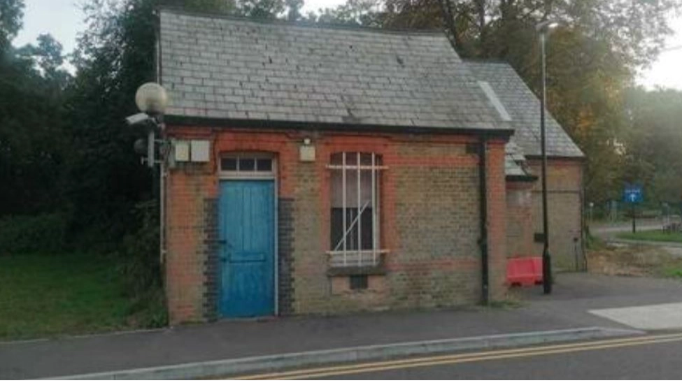 Tiny Bungalow On Side Of Road Hides Unexpected Creepy History