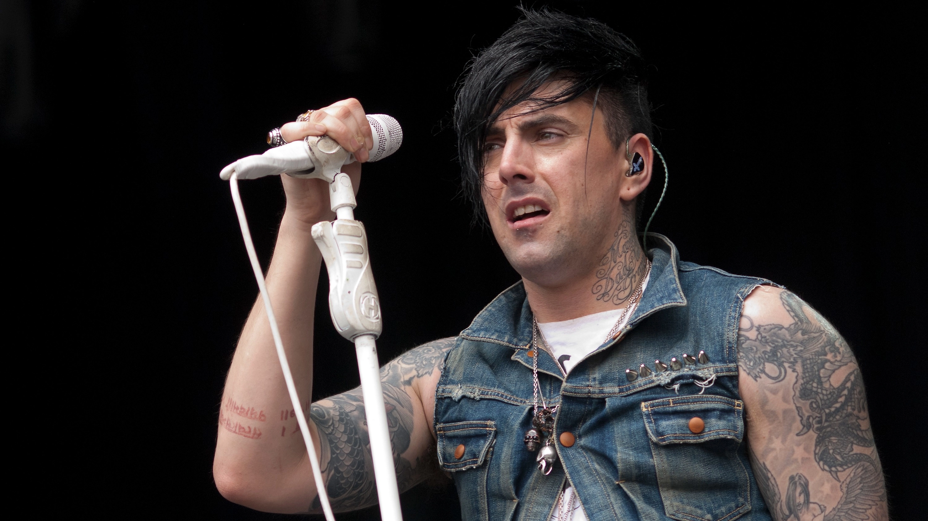 Lostprophets fan shares ‘sickening’ request paedophile singer Ian Watkins allegedly made to her