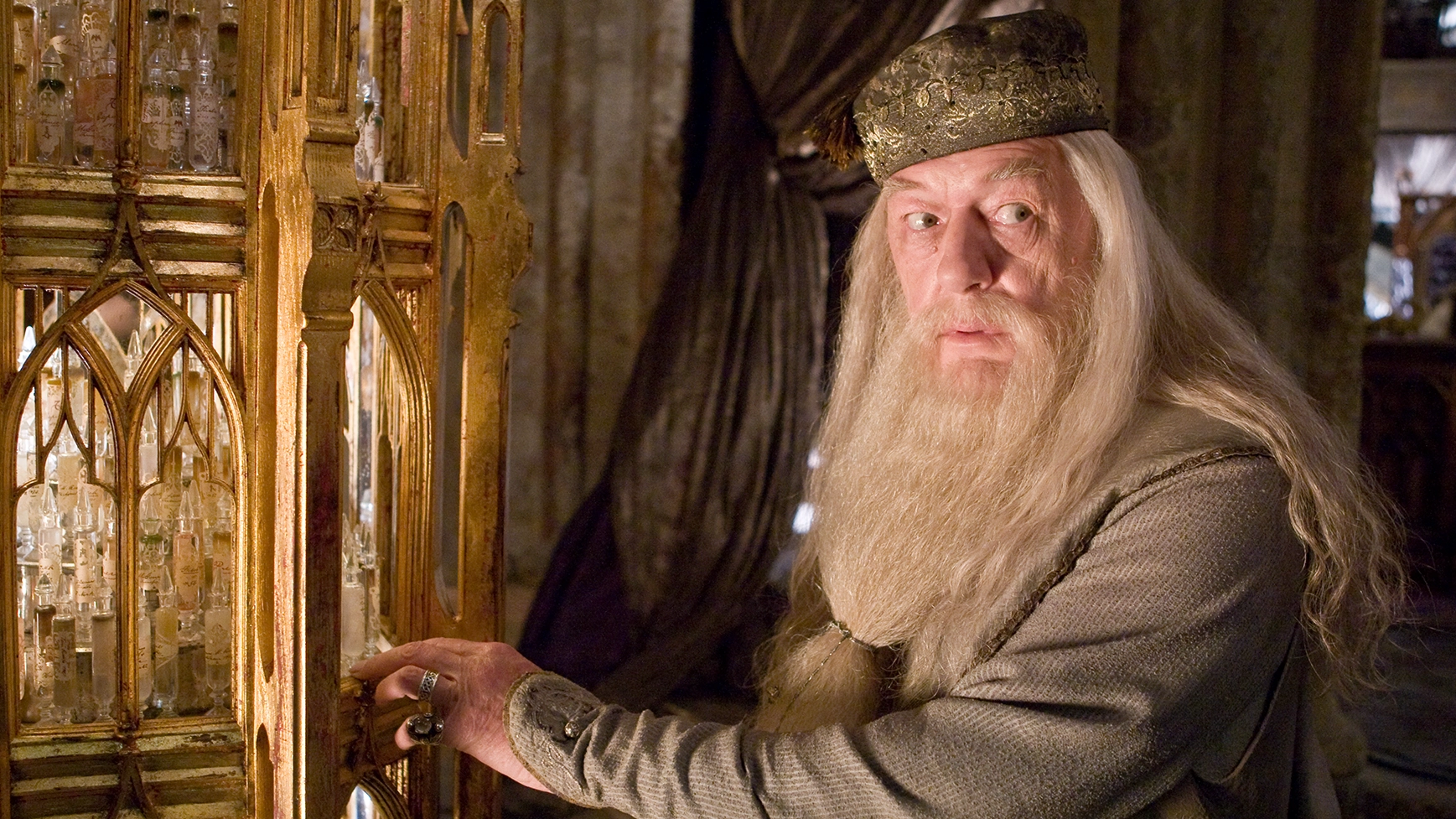 Harry Potter theory changes films forever after 'Dumbledore watches himself die'