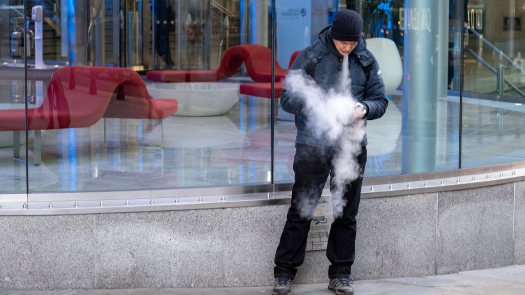 Doctor explains secret danger of vaping as number of people who vape without smoking hits one million