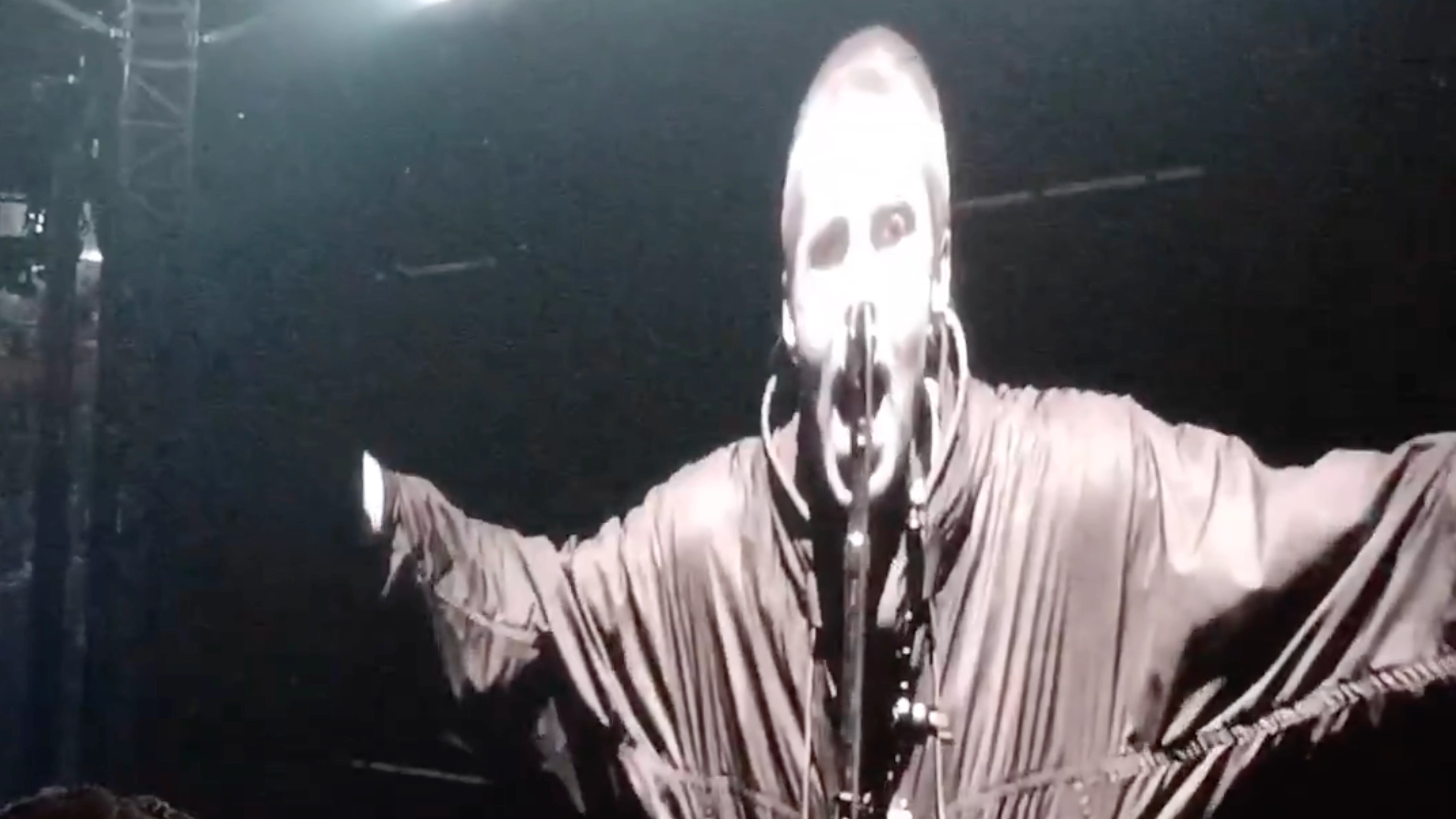 Liam Gallagher booed by Oasis fans at reunion gig after making cheeky Manchester comment