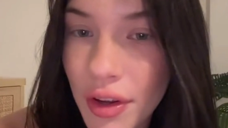 Woman issues major warning about oversharing on social media after receiving chilling note at gym
