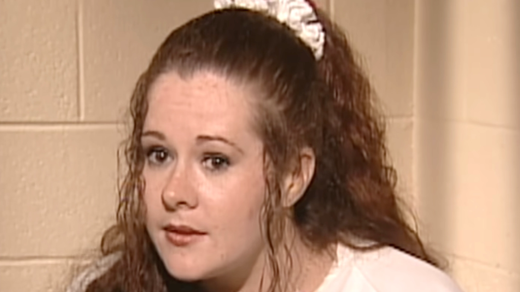 Handcuffinf Steps Christa Pike takes first steps after botched execution as lawyers ...