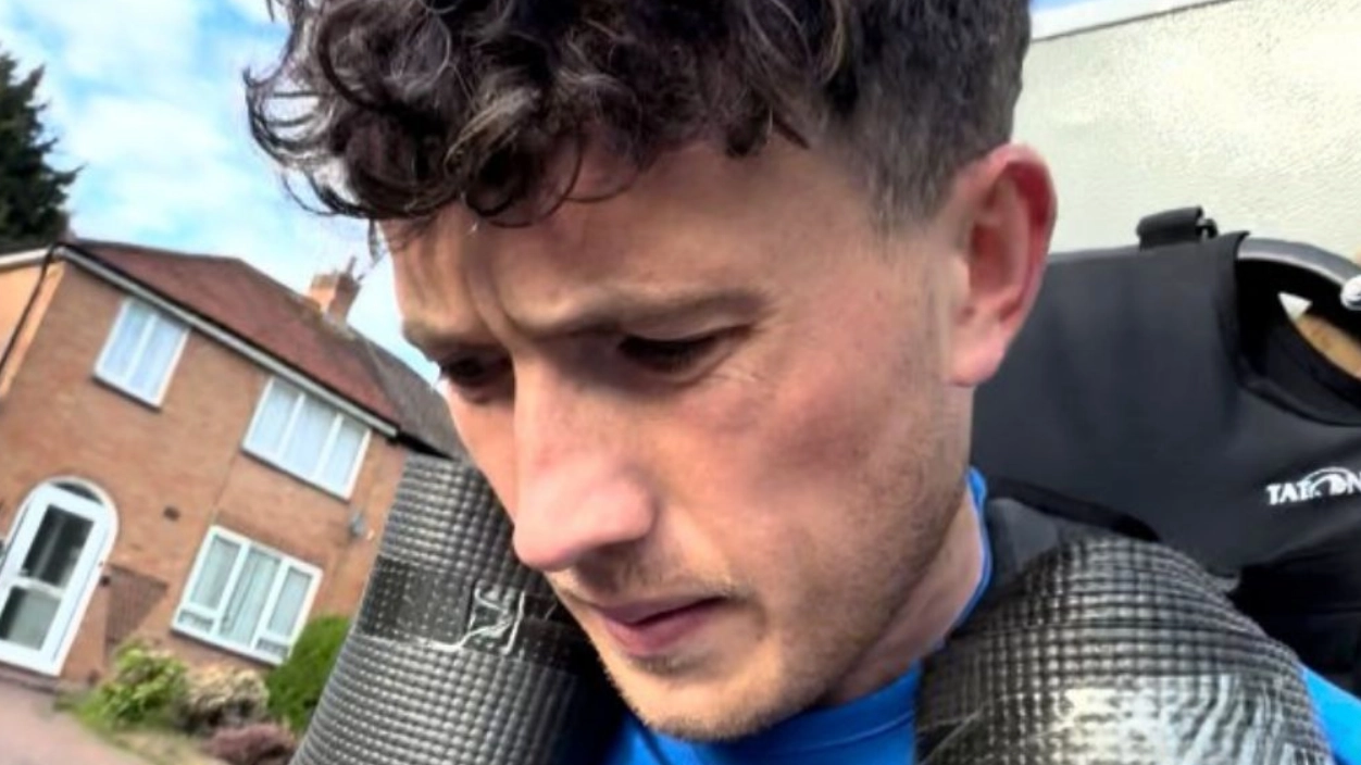 Man, 30, who will develop dementia symptoms in 40s running London marathon with fridge on back