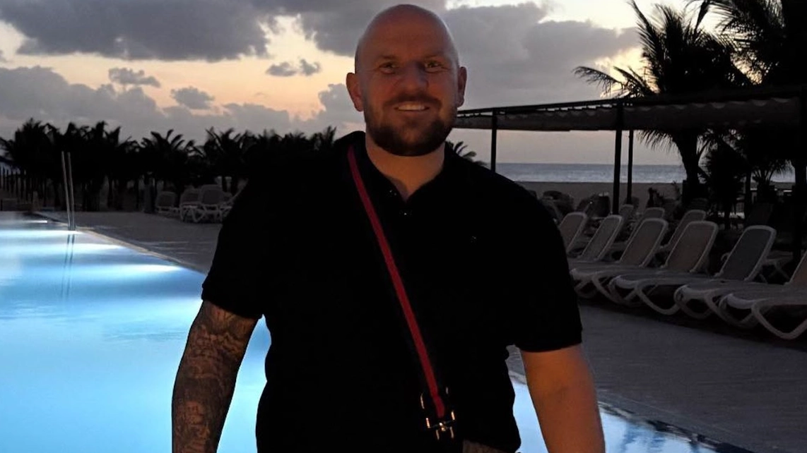Man had £2,500 ‘trip of a lifetime’ ruined when falling ill and 'bleeding on loo after eating food at resort’