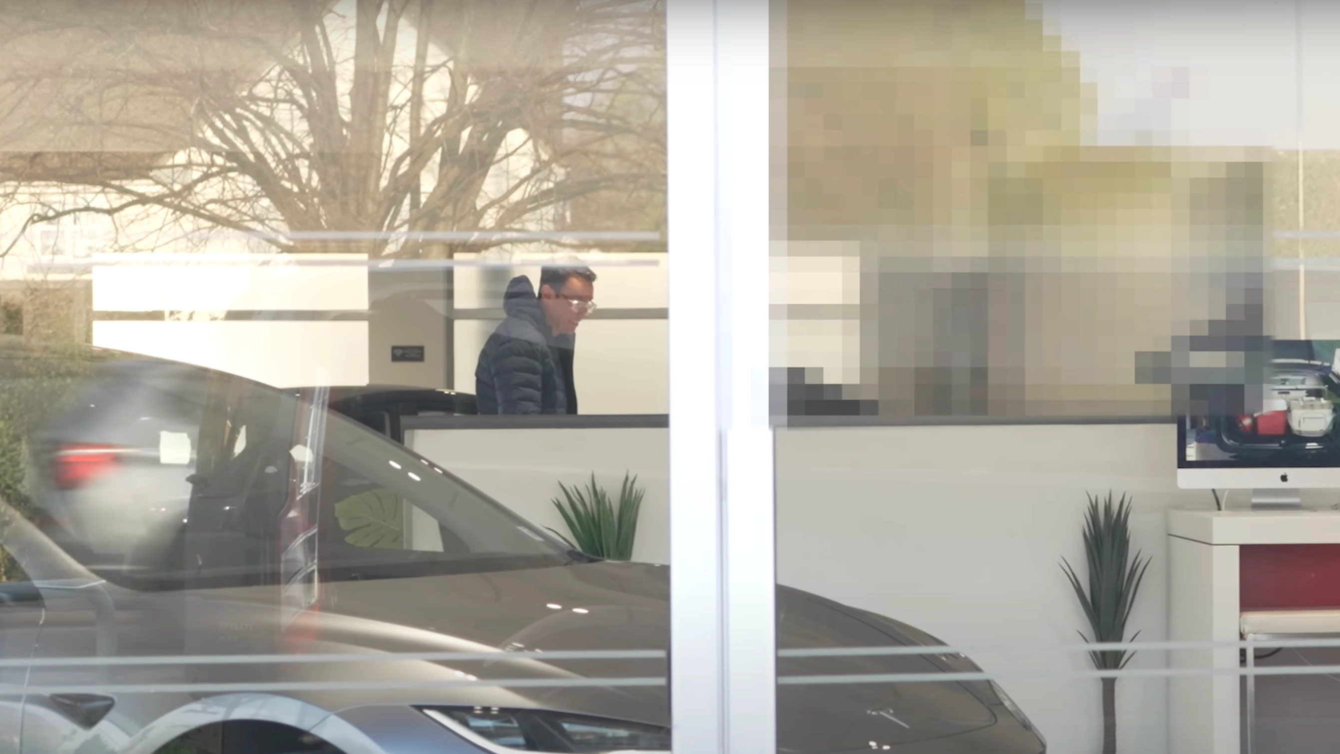 Man goes into Tesla store to confront them for ‘stealing £4,000’ from him for car that was never made