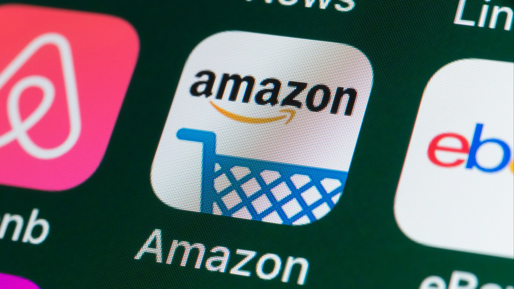 Amazon users issued with urgent warning after scammers steal £86,000 from customers