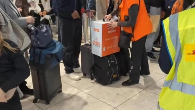 EasyJet passengers 'set up to fail' by 'disappointing' hand luggage check