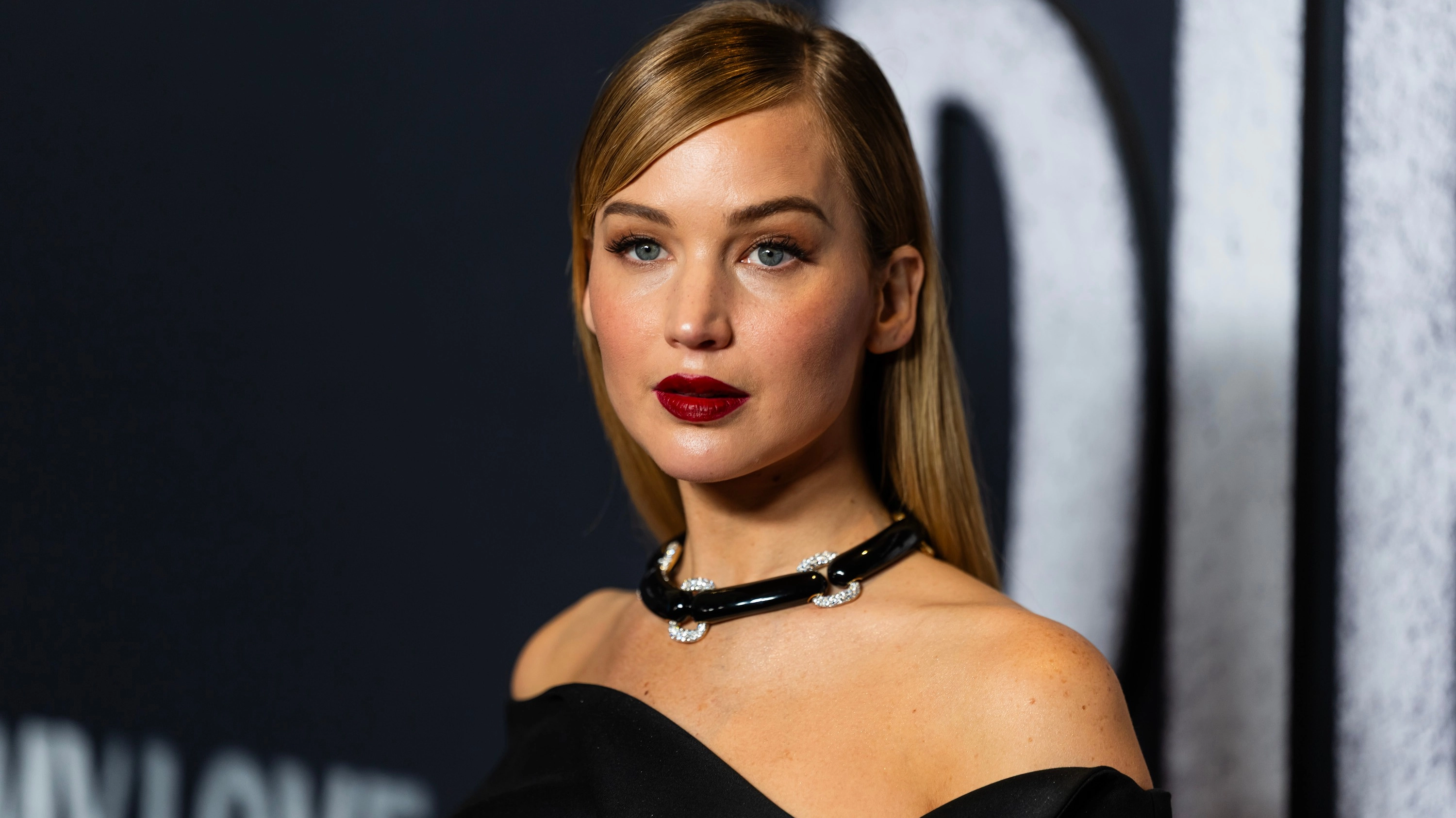 Jennifer Lawrence threatens to quit Instagram even though she's only just joined