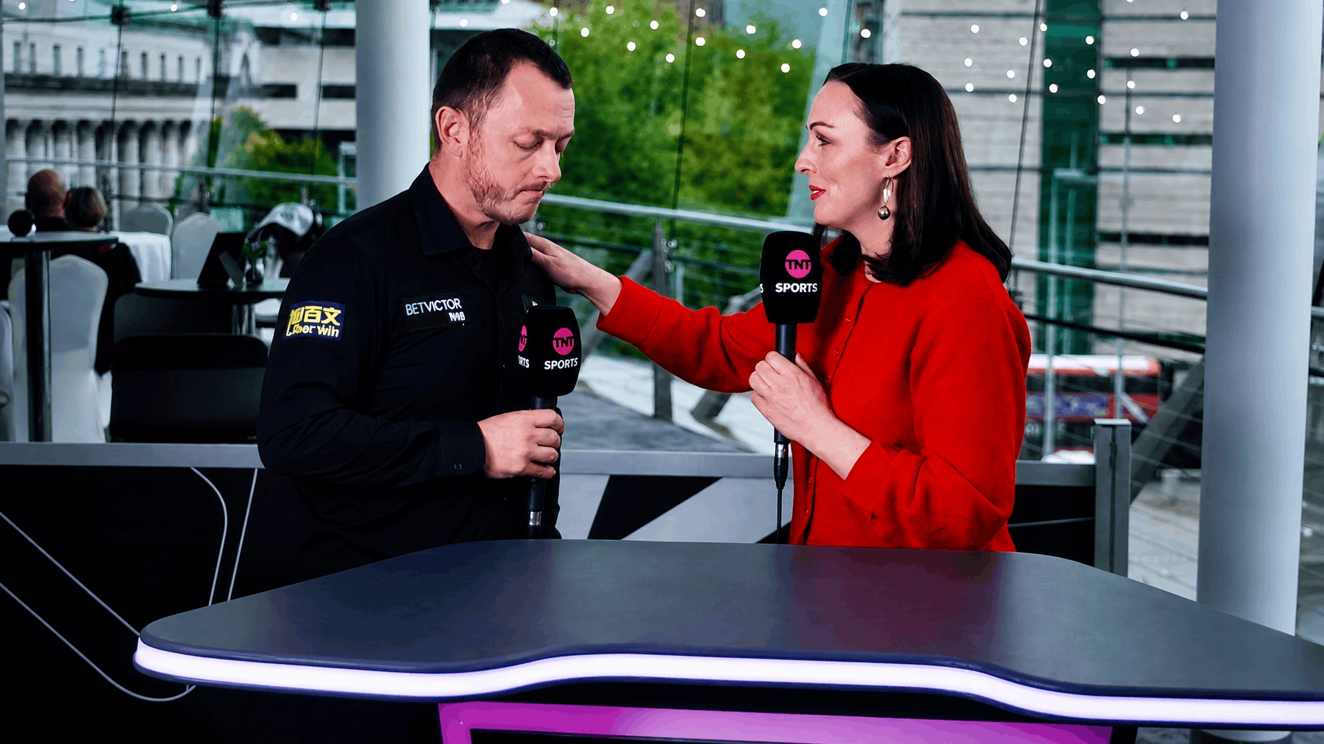 TNT host praised for what she said to Mark Allen after he admitted his snooker career could be over