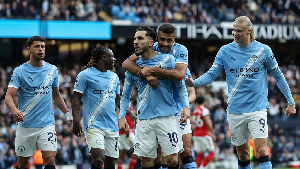 Man City fans unveil savage banner mocking Arsenal after title race blow