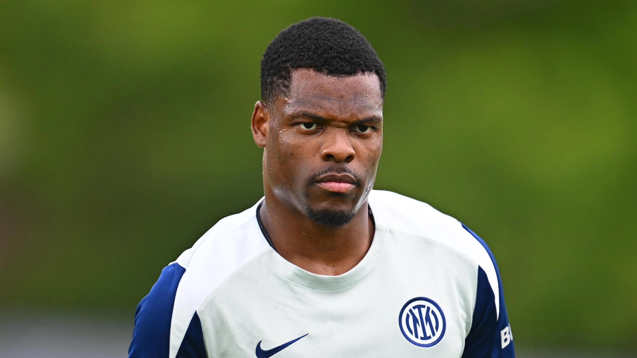 Fans say 'it must be a mistake' as Fabrizio Romano reveals Denzel Dumfries' shock new release clause and first club have made contact