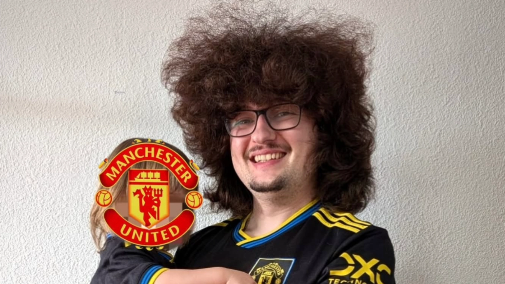 Man Utd Fan Not Cutting His Hair Until Five Wins in a Row Reacts to Fulham Game