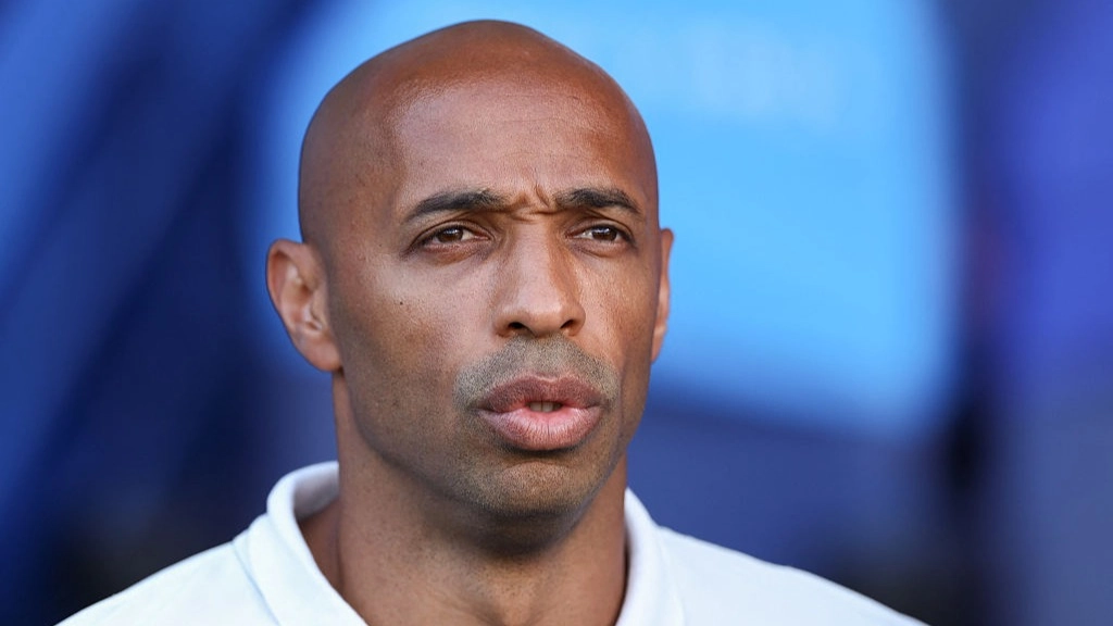 Boxing icon 'wants to fight' Thierry Henry as surprise offer made
