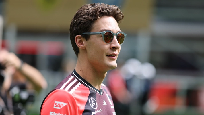 Mercedes hold 'initial talks' with shock driver who could replace George Russell in 2026