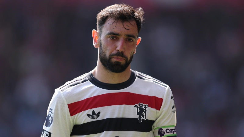 Fabrizio Romano drops update on Bruno Fernandes' future as club 'open talks' to sign Man Utd captain in stunning summer deal
