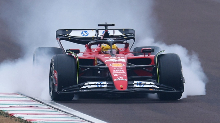 Lewis Hamilton sets stunning record at Ferrari as F1 fans react to footage of his first lap