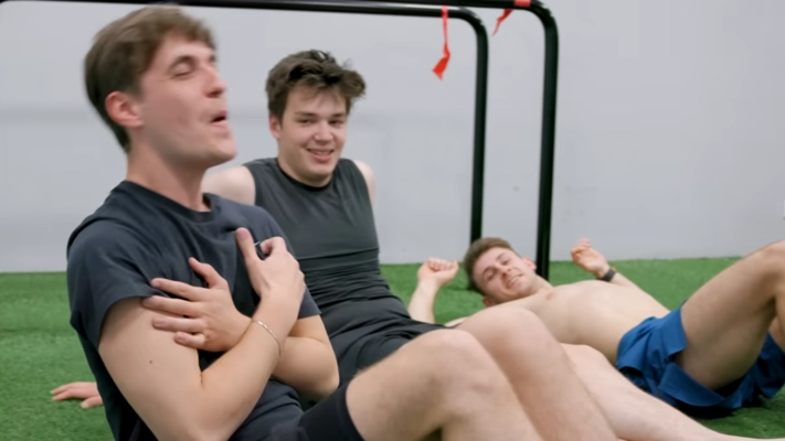 Man Who Rarely Went to Gym Did 100 Sit-Ups a Day and the Results Were Incredible