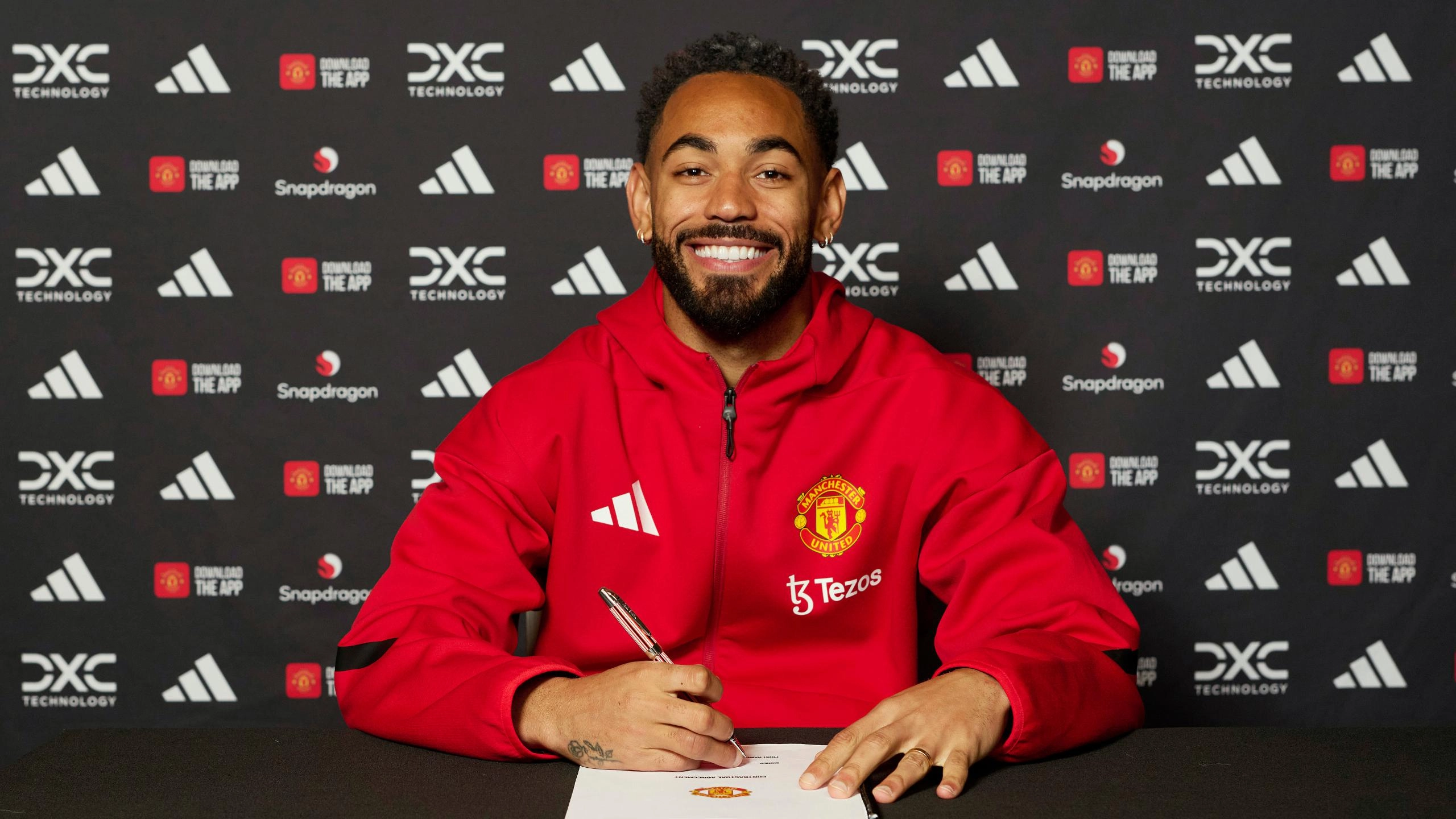 Matheus Cunha received special gift from Man Utd after signing his contract at the club