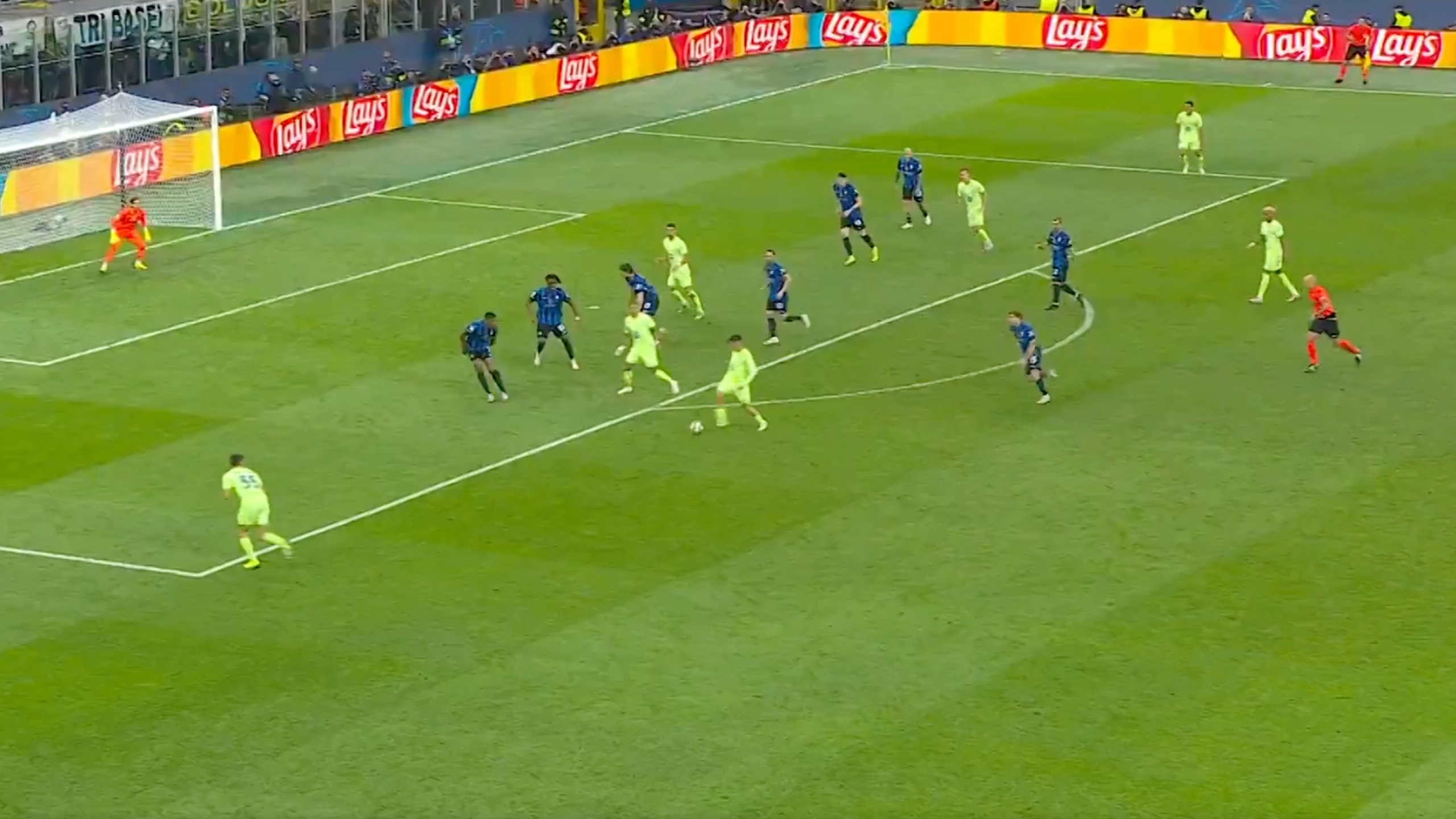 Fans have decided who the 'real star player' is after watching 180 mins of Inter vs Barcelona and it's a shock name