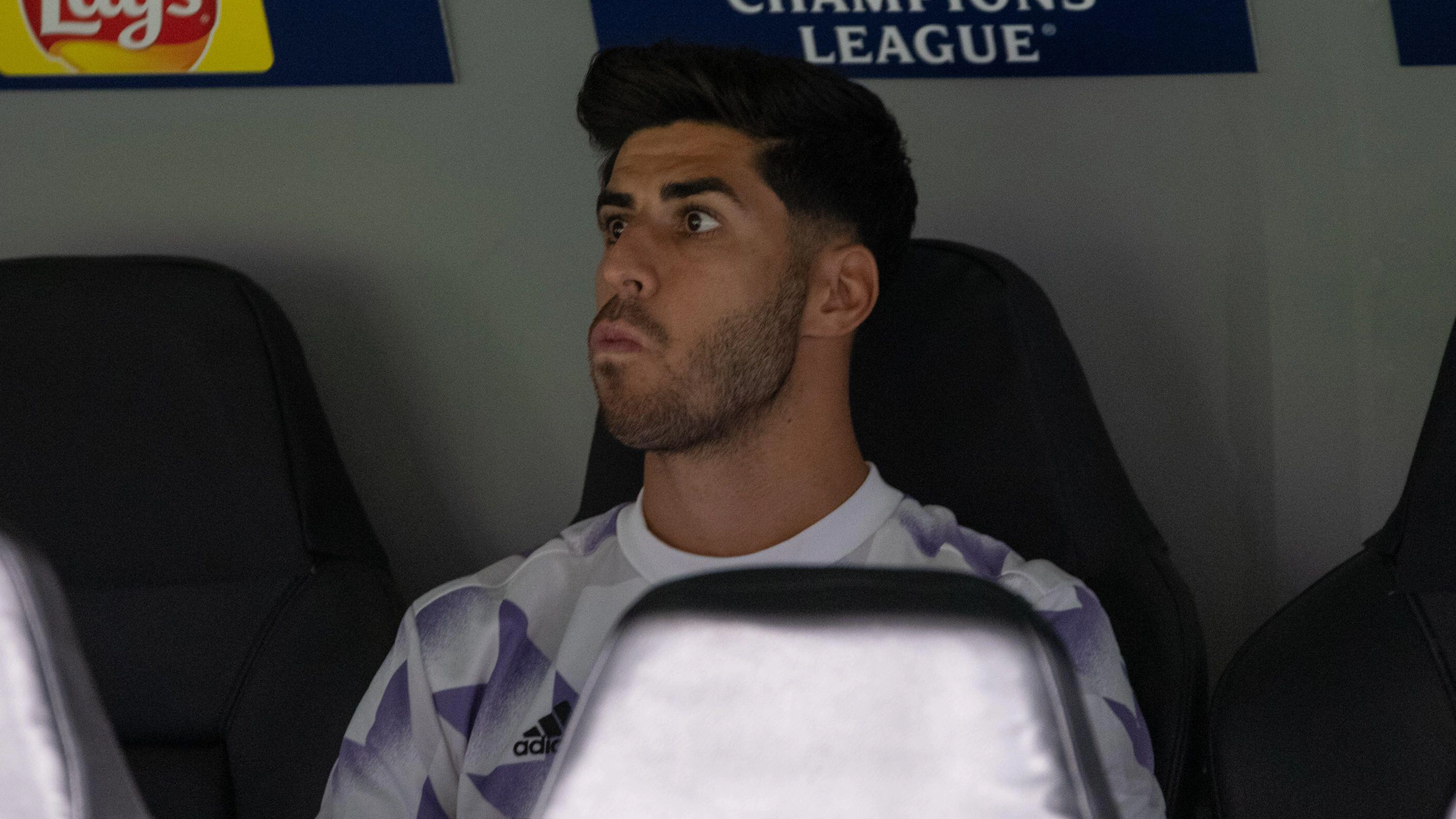 Liverpool and Man United receive major boost in pursuit of 3-time Champions League winning midfielder