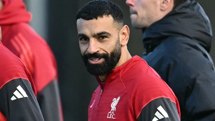 First Liverpool Player Speaks Out on Mo Salah After Being Dropped