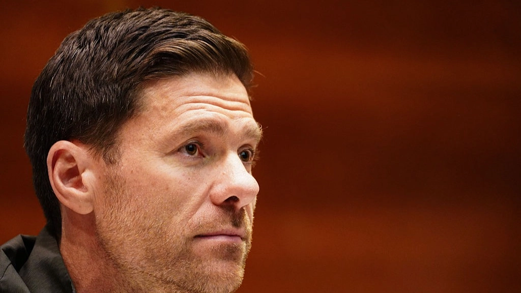 Liverpool Fans Claim Xabi Alonso Is in the City Amid Arne Slot Sack Speculation