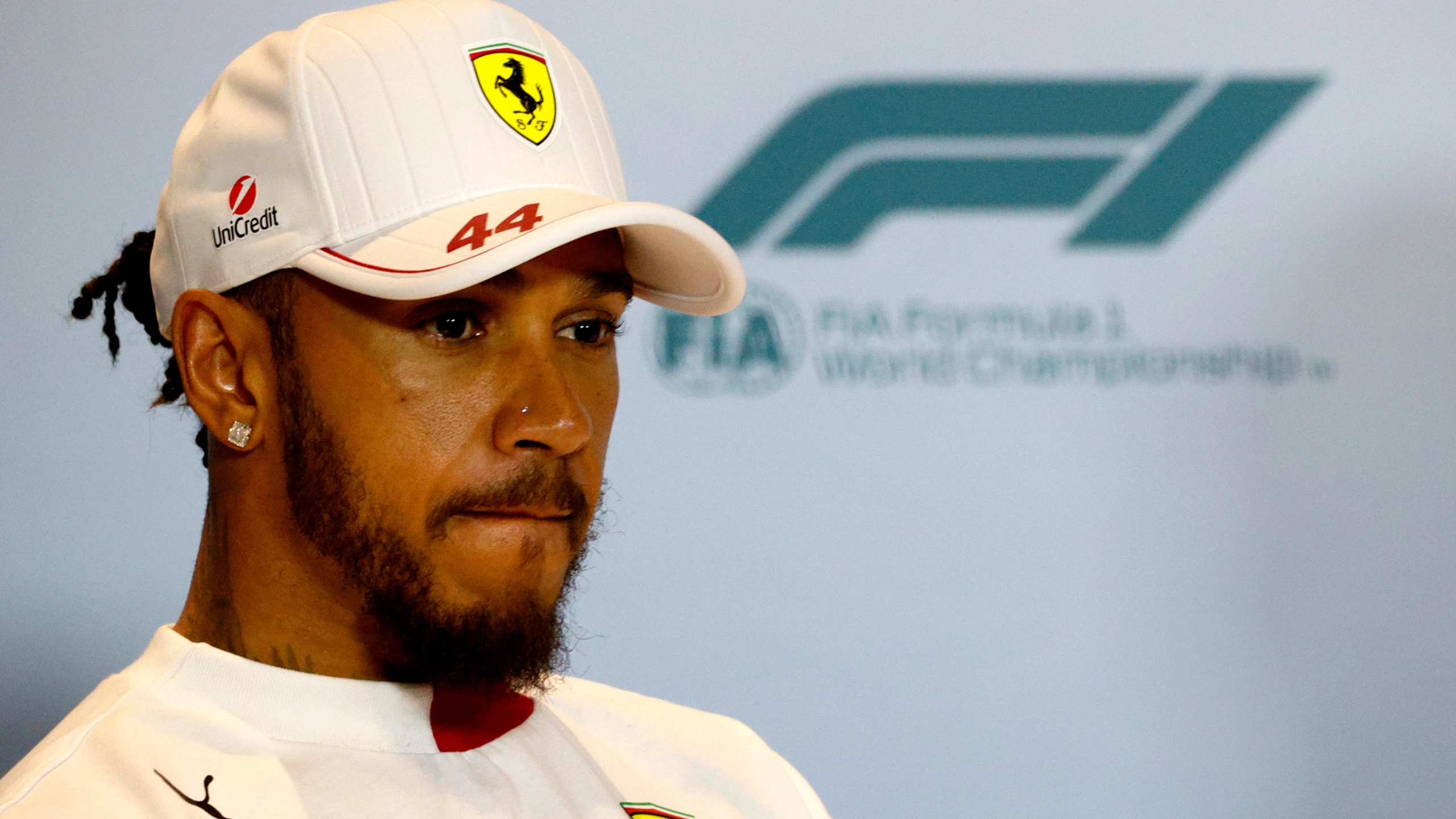 Carlos Sainz expertly breaks down Lewis Hamilton's struggles at Ferrari with telling answer after being replaced