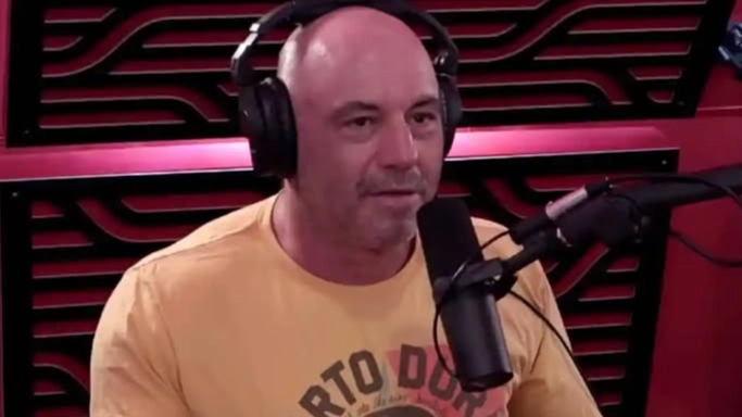 Controversial UFC fighter who called out Joe Rogan draws bizarre sketch 'proving' planet doesn't rotate