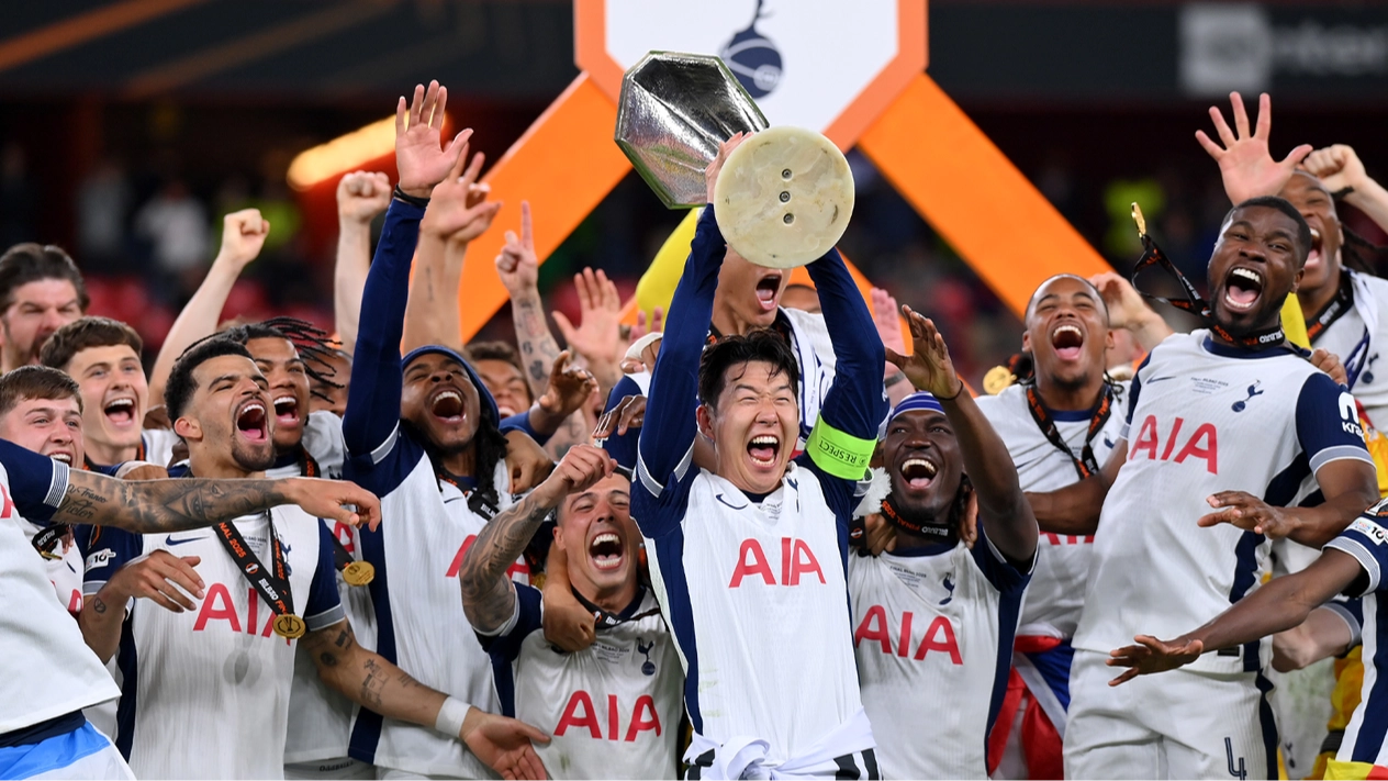 Europa League Winner With Spurs Retires at 27 to Become Photographer