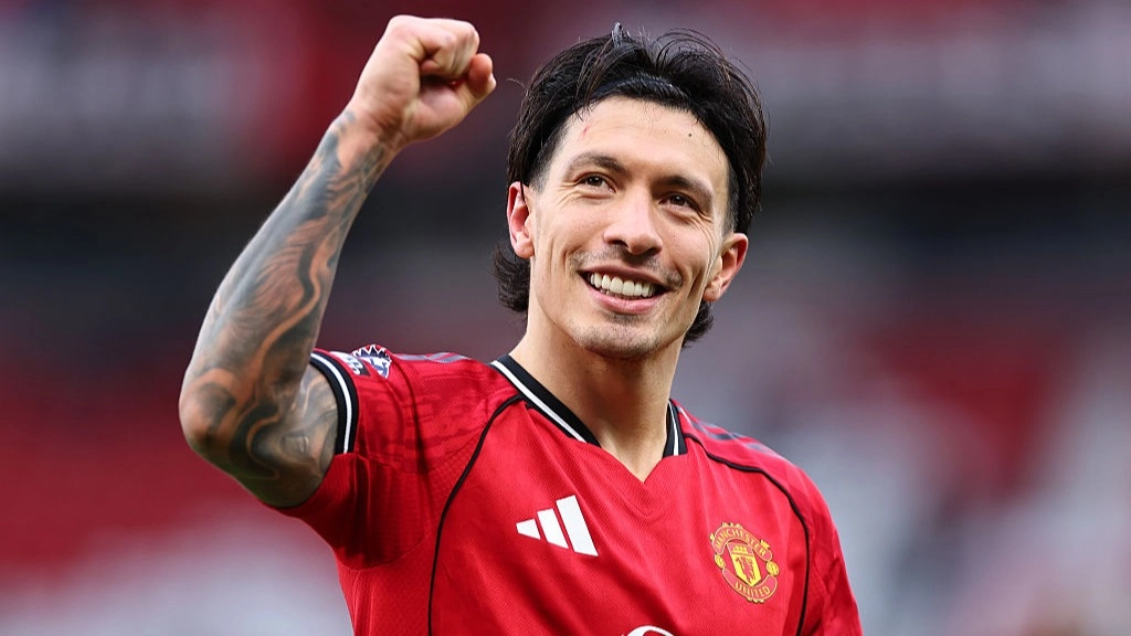 Lisandro Martinez Gesture Spotted at FT After Man City Win