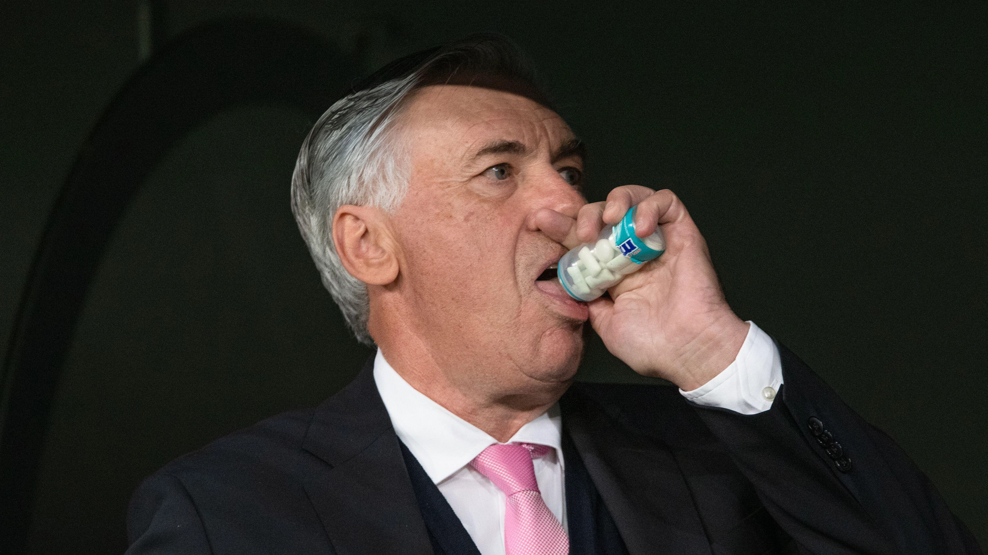 A fan asks Real Madrid manager Carlo Ancelotti for a chewing gum, he more than delivers
