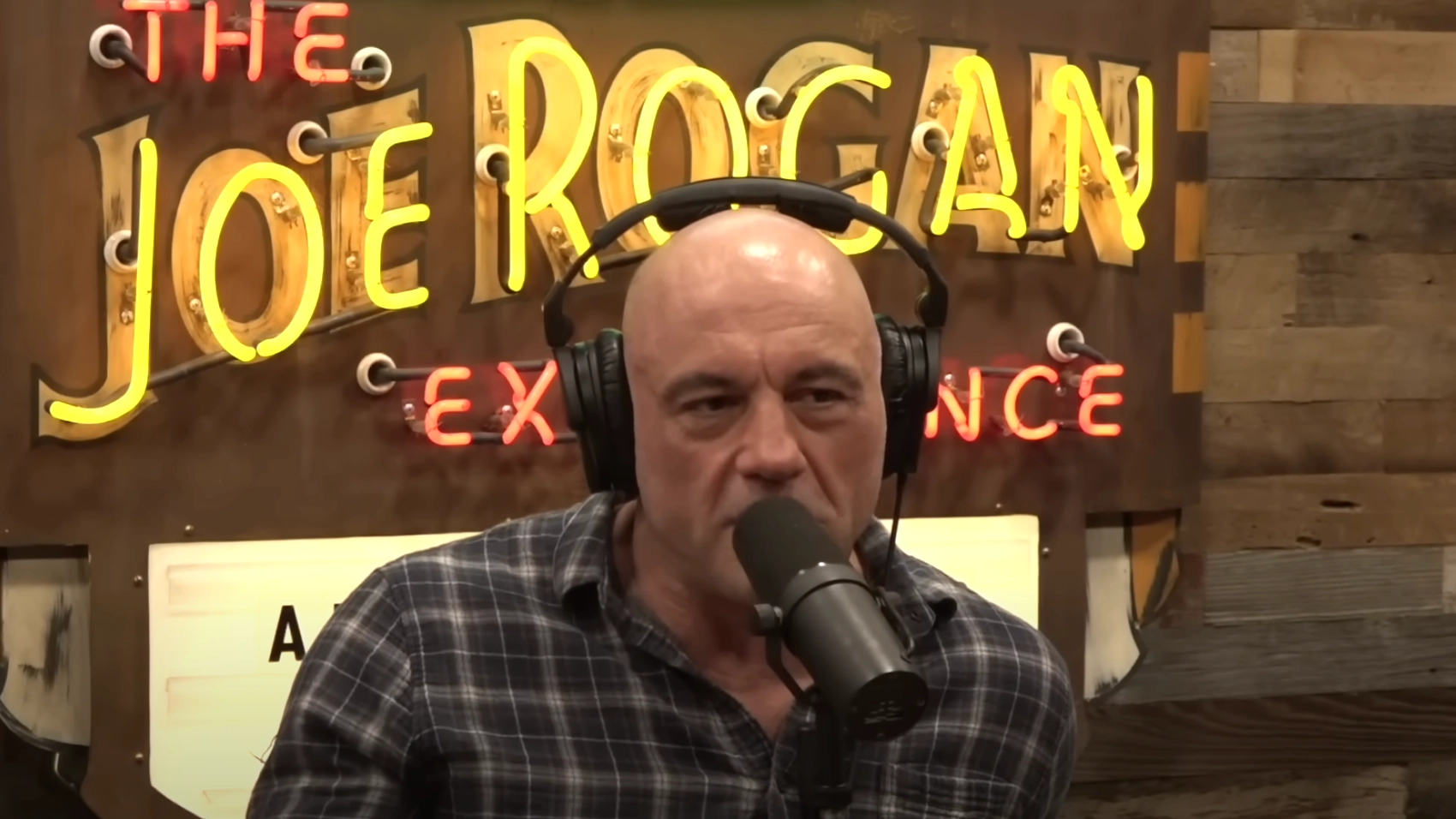 Hollywood star reveals details of 'mysterious' contract Joe Rogan makes all of his podcast guests sign to appear on show