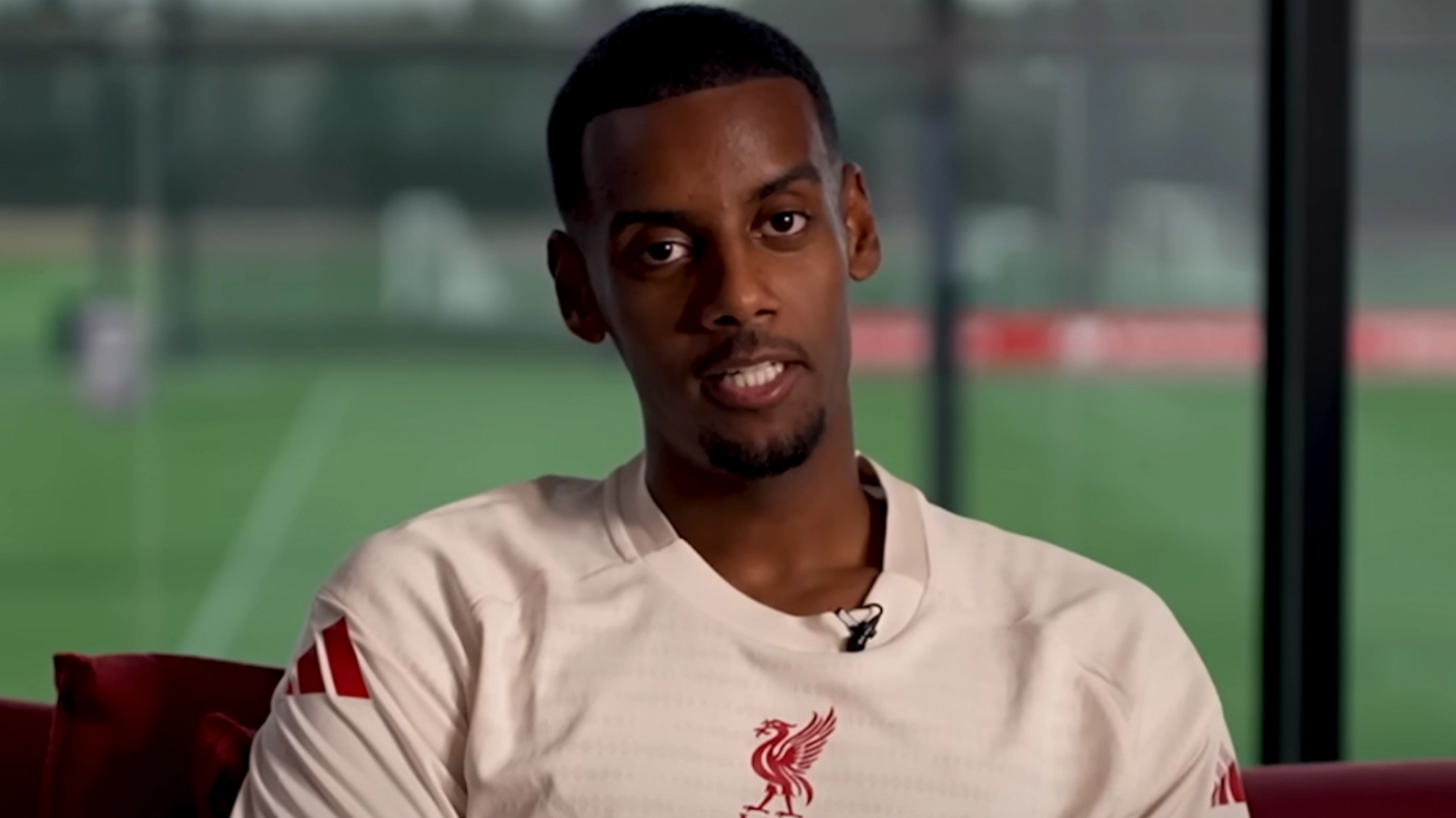 Alexander Isak Aims Subtle Dig at Newcastle During First Liverpool Interview