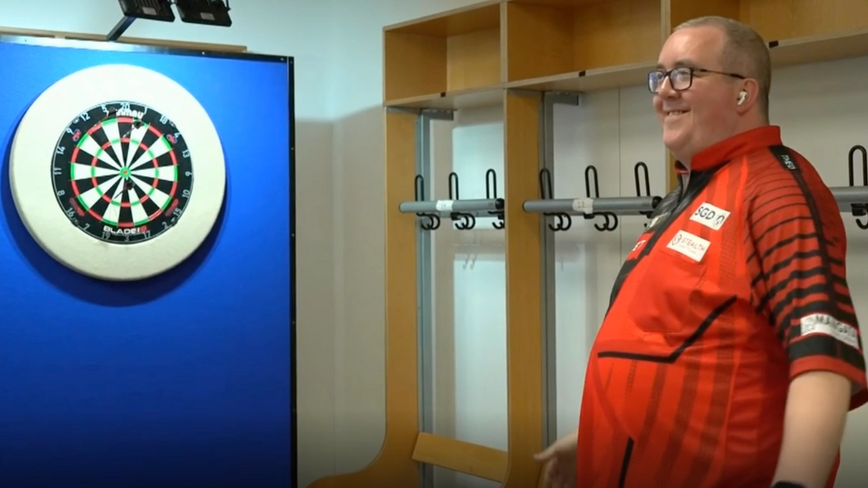 Sky Sports broadcast moment 'they never normally get on camera' after Stephen Bunting performs heroics in practice room