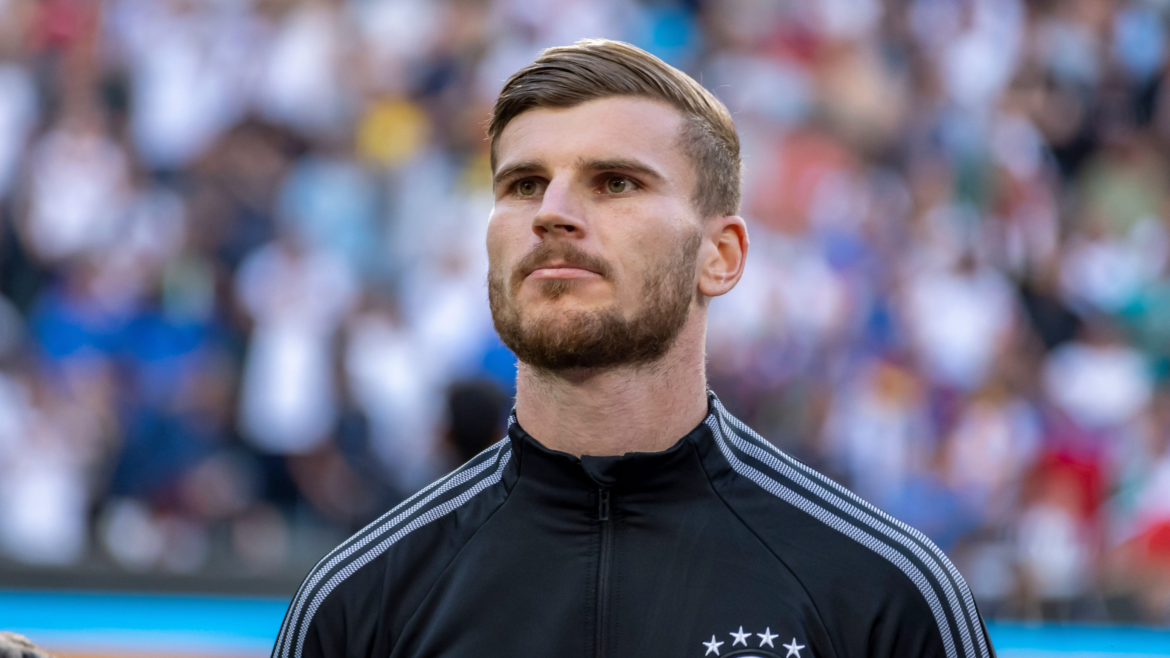 Ex-Premier League Defender Suggests Liverpool Should Look At Signing Expensive Chelsea Forward