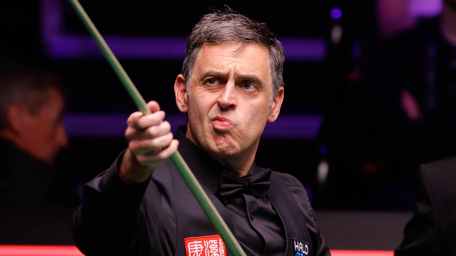 Ronnie O'Sullivan's blunt reaction to snooker rival bringing three cues to tournament